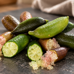 Finger lime e perle agrumate